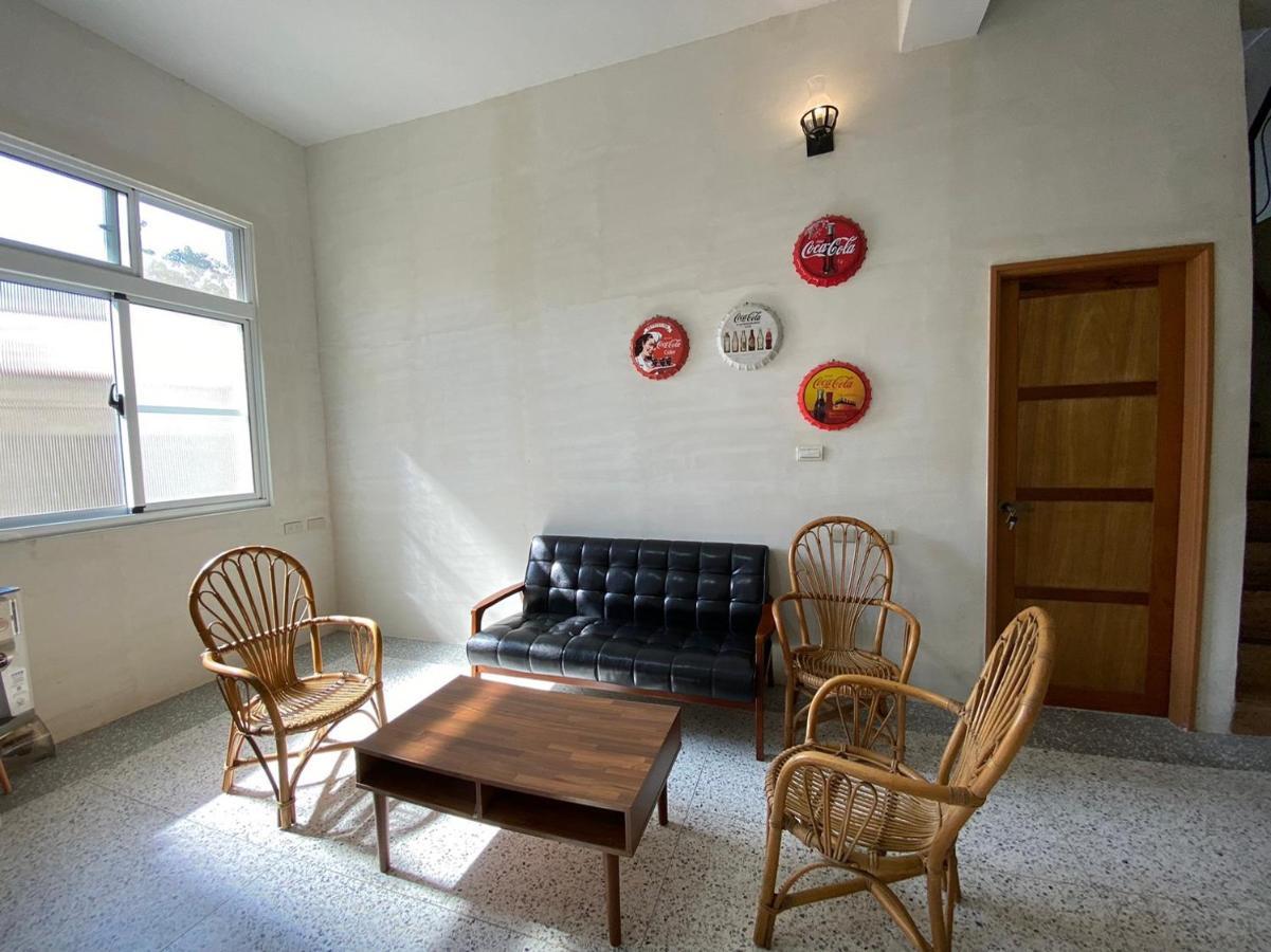 四季小空間 Apartment Pingtung Bagian luar foto